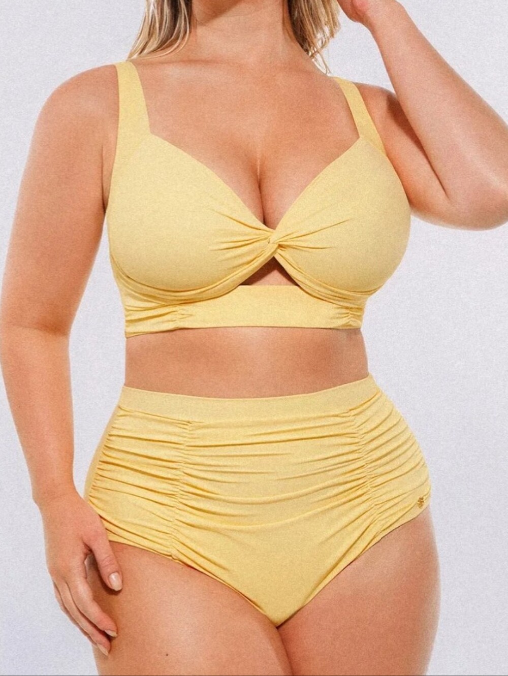 Smart Sculpt™
Twist-Front Bikini Top & High-Waisted Bottom Set